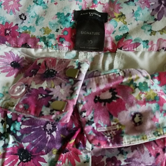 Shorts - Picture 2 of 4